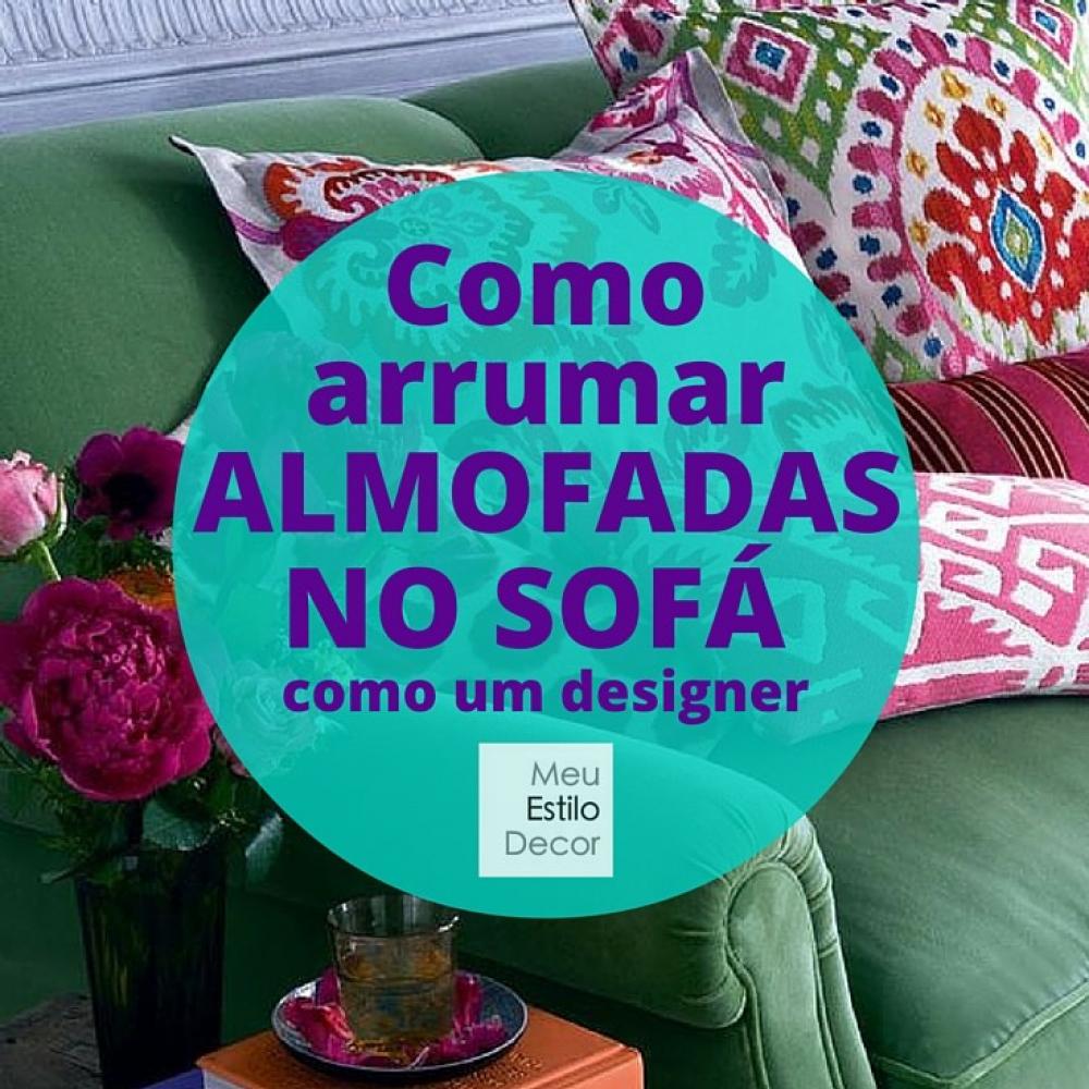 Como arrumar almofadas no sofá como um designer